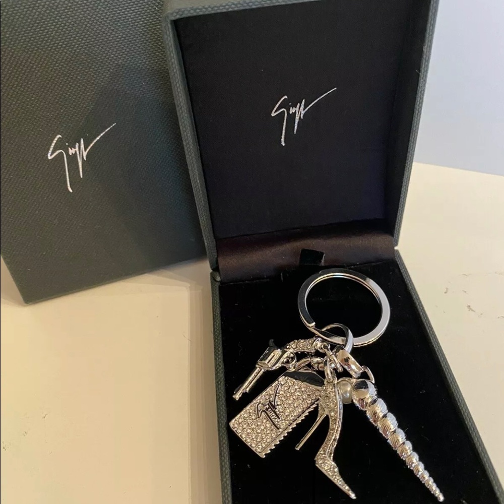 Giuseppe Zanotti- Swarovski Crystal Key Chain🔹